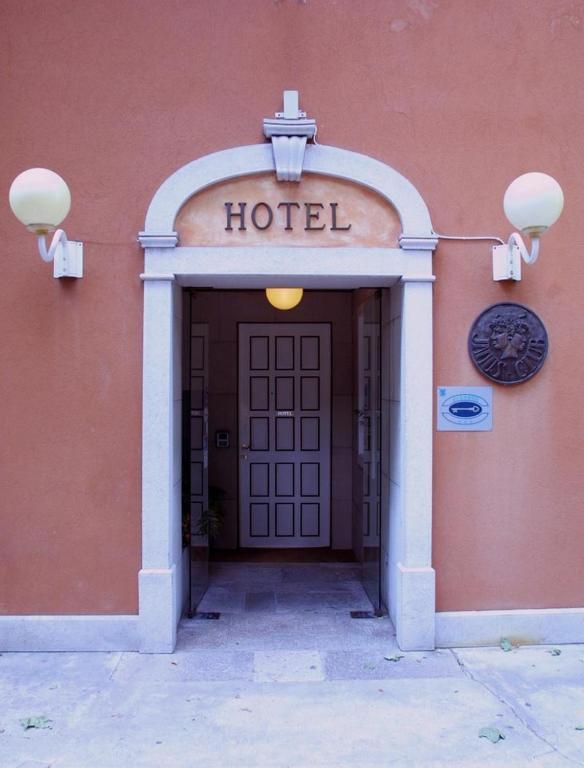 Doge Inn Ronchi Dei Legionari Exterior photo